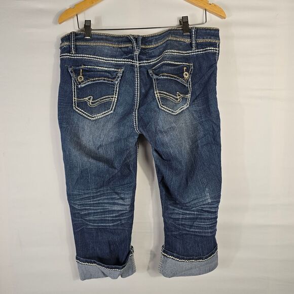 Rue21 Distressed Denim  Medium Wash Capri Jeans - Picture 10 of 13